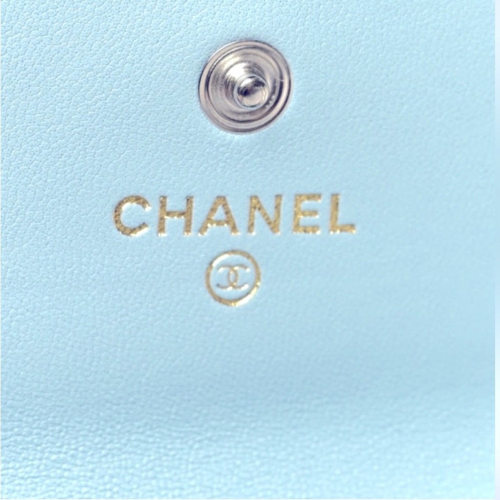 CHANEL 19 Coin Flap Wallet 
in Blue Quilted Lambskin - Authentic - Picture 2 of 9